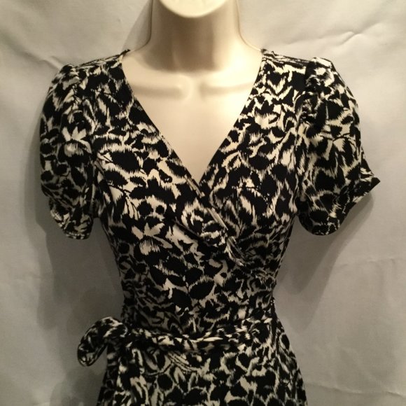 Robe BCBGMAXAZRIA Helanlie - Imprimé Blanc/noir - Épaules Dénudées - Taille M - Neuf Avec étiquettes